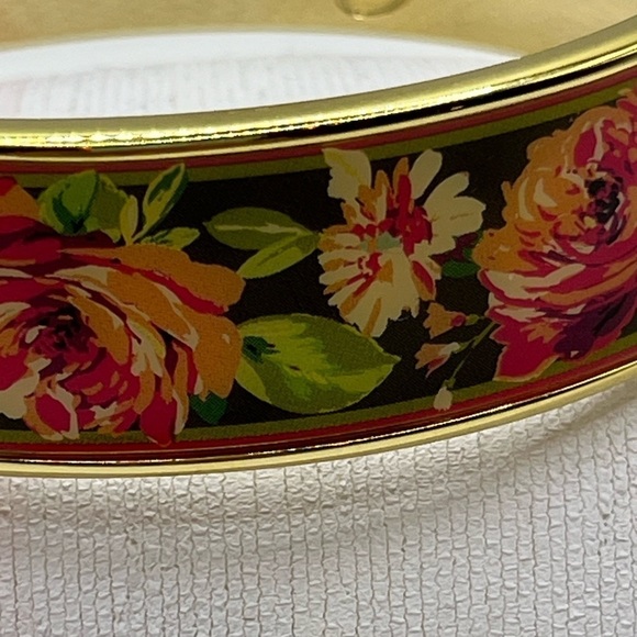 Vera Bradley Enamel English Rose Floral Hinged Gold Tone Bangle Bracelet Pink - Picture 3 of 8